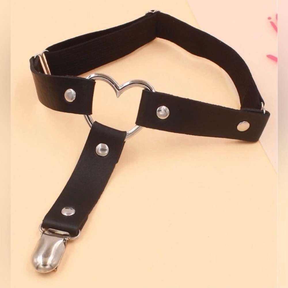 One piece Sexy Heart Garter - Picture 3 of 7